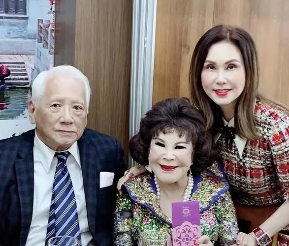 又一香港名老戏骨宣布移民,整容失败与丈夫恩爱近40年|林蛟|黄夏蕙