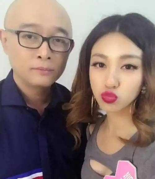 孟非相伴几十年的妻子,原来是她,鲁豫都惊叹:简直太漂亮了!