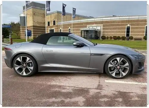 捷豹f-type敞篷版街拍 3.0t引擎中置排气