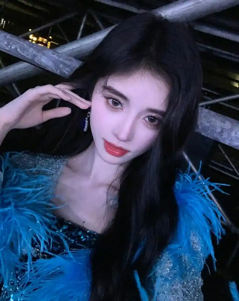 鞠婧祎,孙珍妮,许佳琪,李艺彤,林思意,还有年度影响力前三名,袁一琦