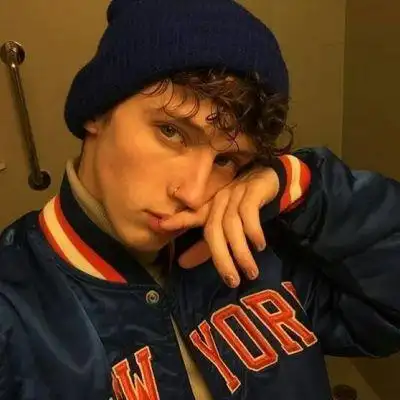 微信头像欧美范高傲男2020最新表面星光璀璨背后乌烟瘴气