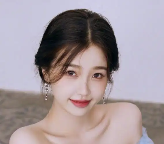 虞书欣片场状态好两个动作太可爱嘟嘴亮了