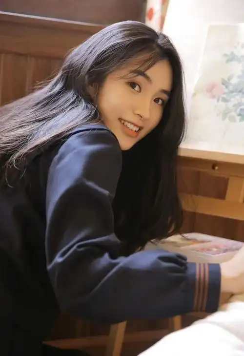 00后清纯校服美女校花