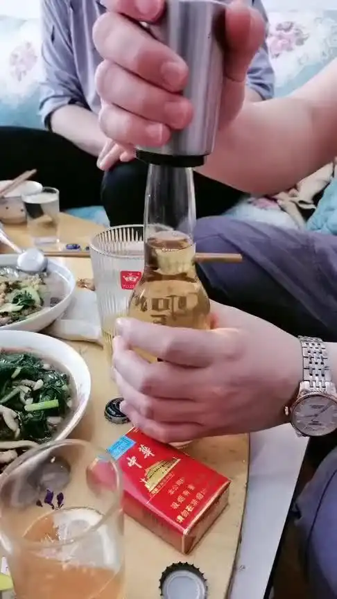 喝酒的境界有时候真的很重要,就比如女生局,自己不能喝多也不能让对方