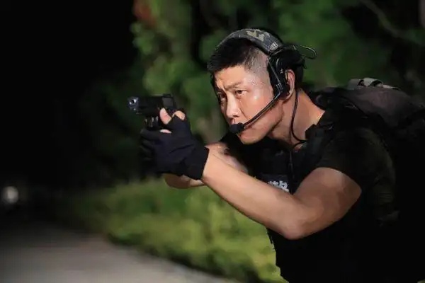 "特警"赵荀惹人爱 亲切可爱如邻家欧巴