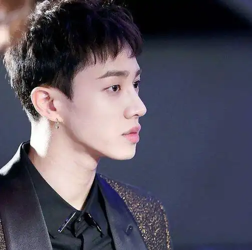 大嘴唇的天下,你能get到这些厚嘴唇明星的帅点吗?