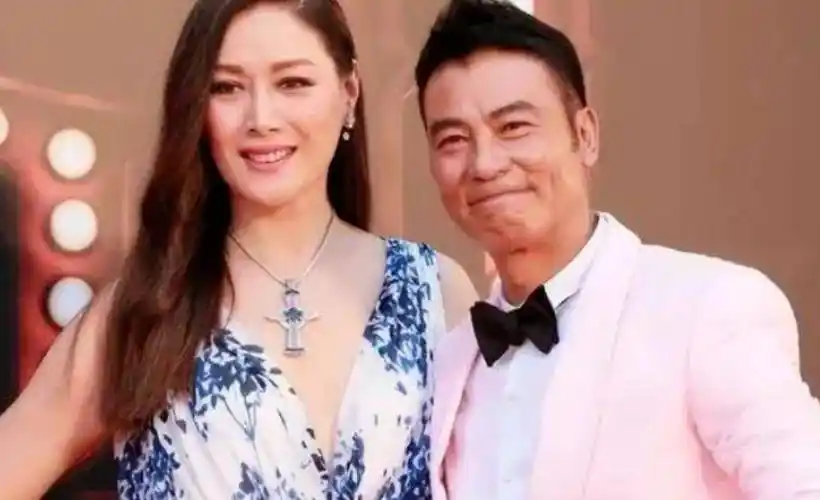 任达华由一位敬业的演员转变为一个充满父爱的父亲,他为了妻女的幸福