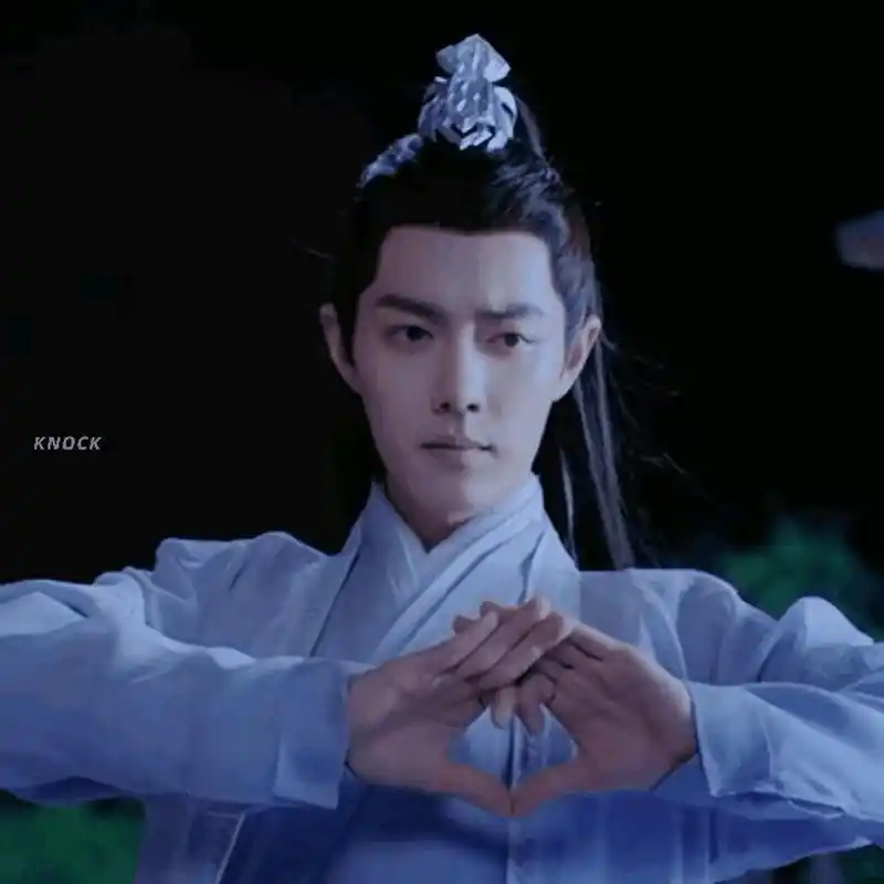 肖战手的柔韧度是很高的,他这个术法手法不是一般人能做得出来的.