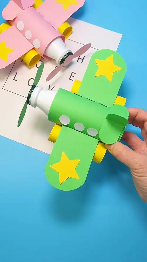亲子手工#饮料瓶别扔,用它来做个可爱的小飞机吧!-度小视