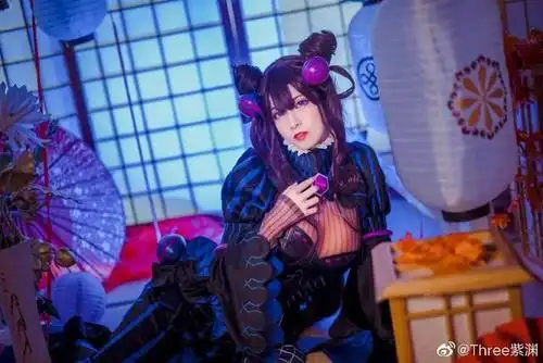 长腿御姐cos紫式部,血槽已空!