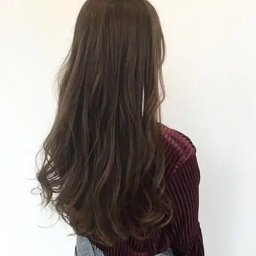 留长发,微卷的发型今年最流行