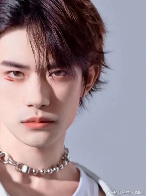 谢娜喊易烊千玺多多见面##时代少年团给易烊千玺庆生