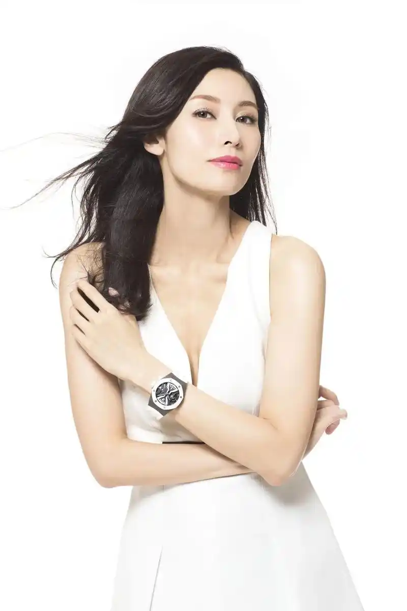 (李嘉欣)最美港姐,风韵犹存,从头美到脚,陪我们一起长大#港 - 抖音