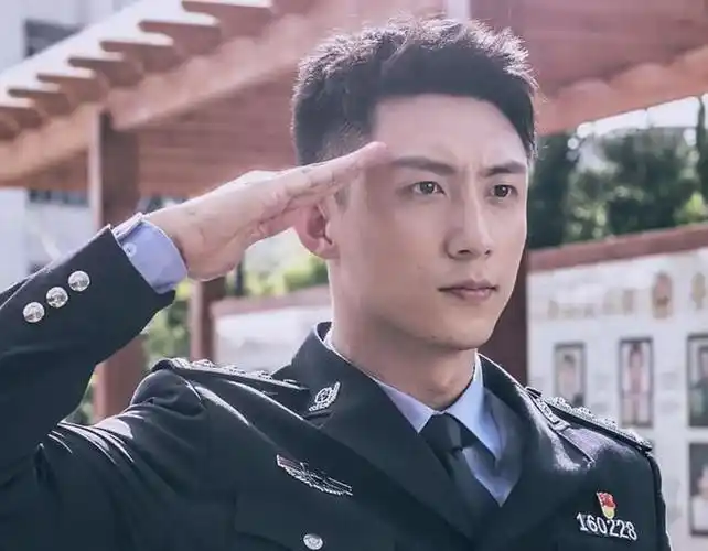 央视亲自预热谍战大剧孤战开机黄景瑜光路透就能帅到观众