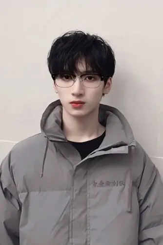 安利下帅哥看看时代少年团严浩翔吧