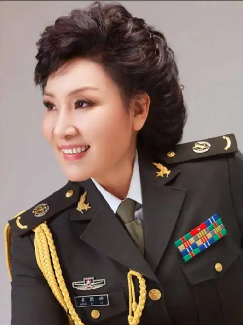 女中音歌唱家姜丽娜于内蒙古大草原成功拍摄"史诗巨作"《故乡的歌》和