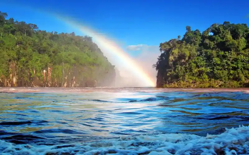 绝色景色下的彩虹大海高清壁纸