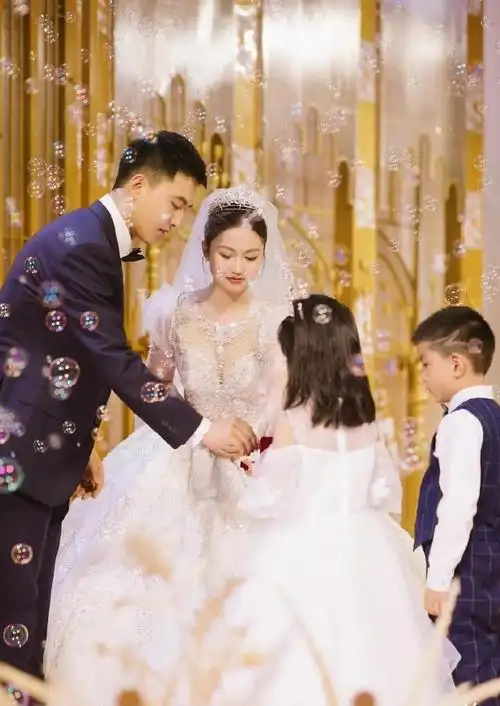 真正男子汉里面的王威班长结婚杨幂录制vcr祝福王威