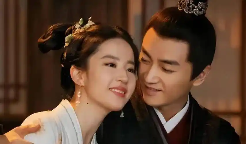 有种"女人味"叫刘亦菲,丝绸睡衣引人注目,挽起头发韵味十足_陈晓_观众