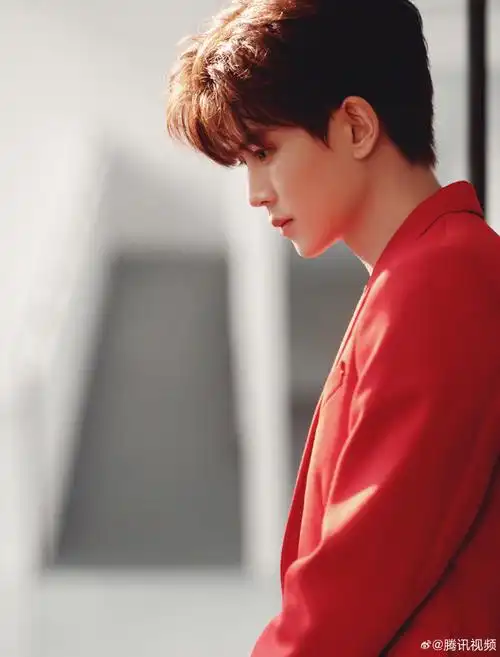 任嘉伦411生日快乐#  披荆斩棘,一路荣耀.