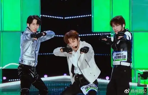 《创造营4》滤镜有多强?学员同一套衣服,前后变了两个颜色