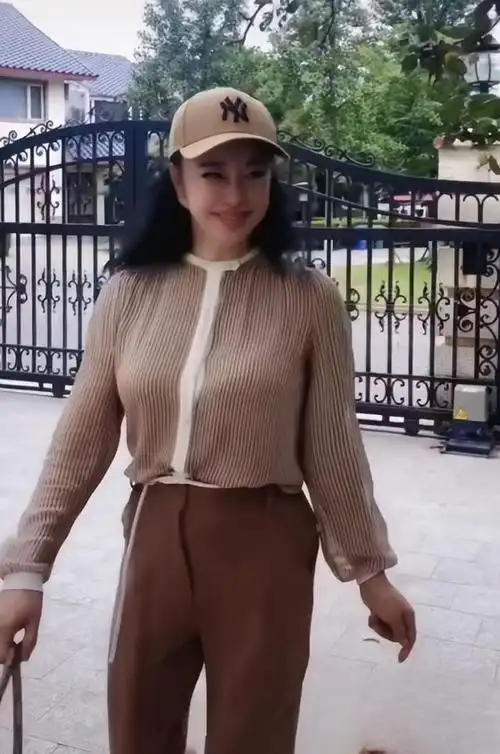 "刘晓庆对家人的这番言论如同一场豪赌,一场赌注扔在她自信丰满的语气