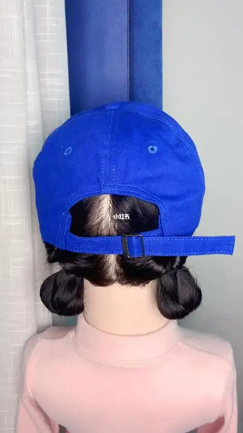 天气凉啦扎一款戴帽子的发型简单好扎