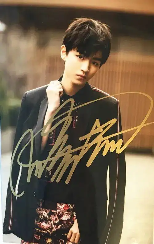 王俊凯签名照走一波,喜欢的小伙伴快快来收藏哦