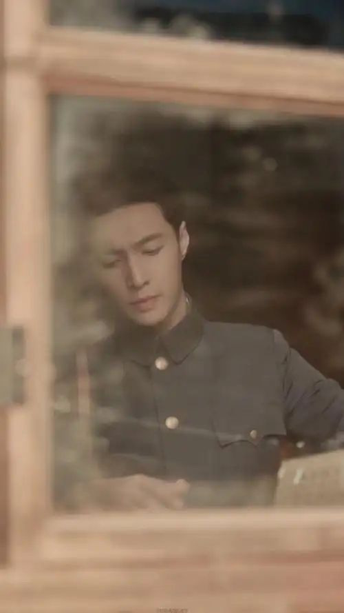 张艺兴军装,拿图@一下