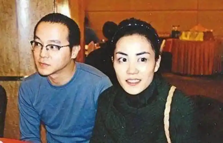 1996年,王菲和窦唯"修成正果",步入了婚姻的殿堂.