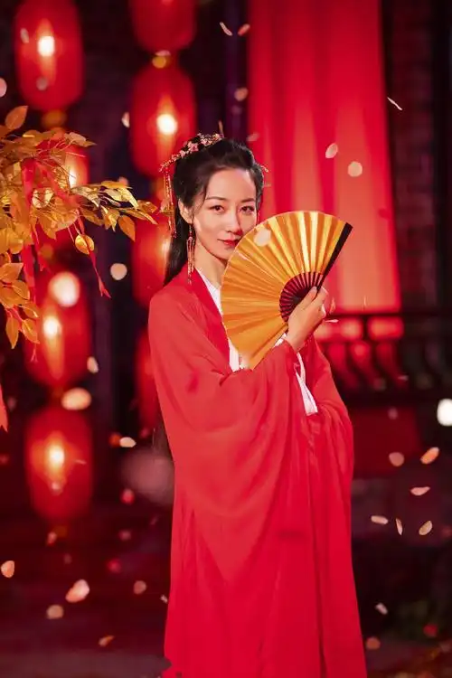 当女明星换上汉服,韩雪红裙惊艳程潇似仙女,袁姗姗竟然这么美!