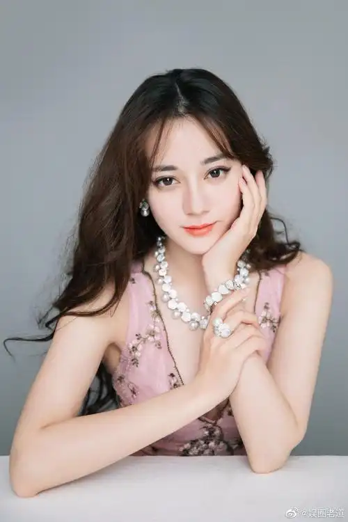 迪丽热巴 充满浪漫气息的花仙子小热巴,优雅高贵,明艳