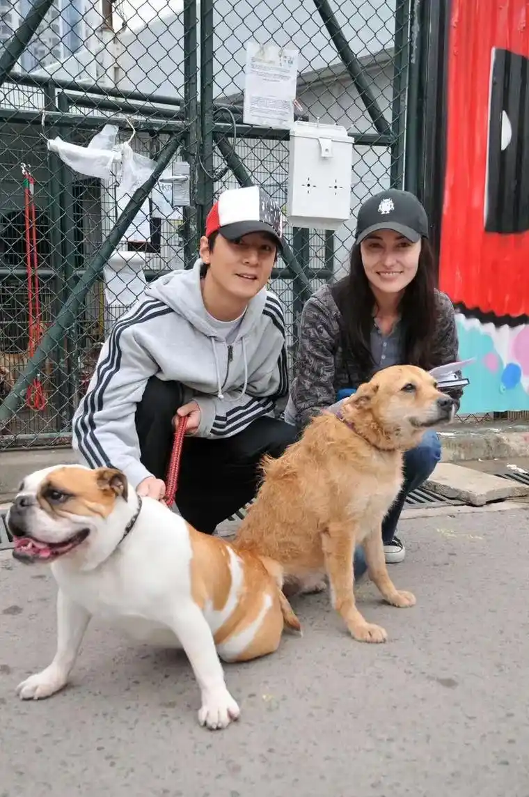 吴彦祖妻子lisa,1979年生于美国,拥有法,犹太,中国多 - 抖音