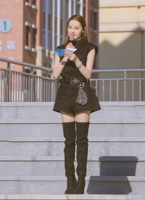 看得出来,平时迪丽热巴还是非常自律的,各位小伙伴,你们喜欢迪丽热巴