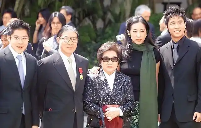 朱玲玲20岁嫁进霍家生3个儿子劳苦功高离婚时为何净身出户