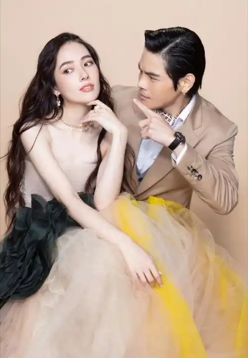 向佐郭碧婷领了两次证