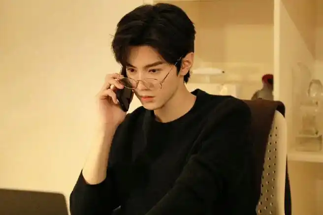 太适合这种温温柔柔的男主角了,既能是青春少年,又可以是职场帅哥