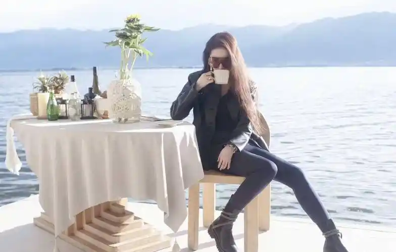 原创原来好身材和瘦真的没关系刘亦菲全身照腿比脸美肉肉的很高级