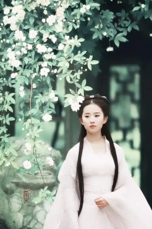 刘亦菲最美的时候不是十里桃林下的白浅,而是这部剧中人