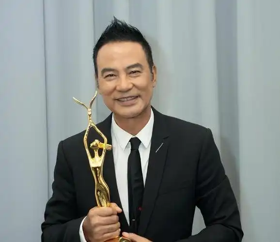 任达华:一生只有一段恋情,因爱丁克,却在50岁看到女儿潸然泪下