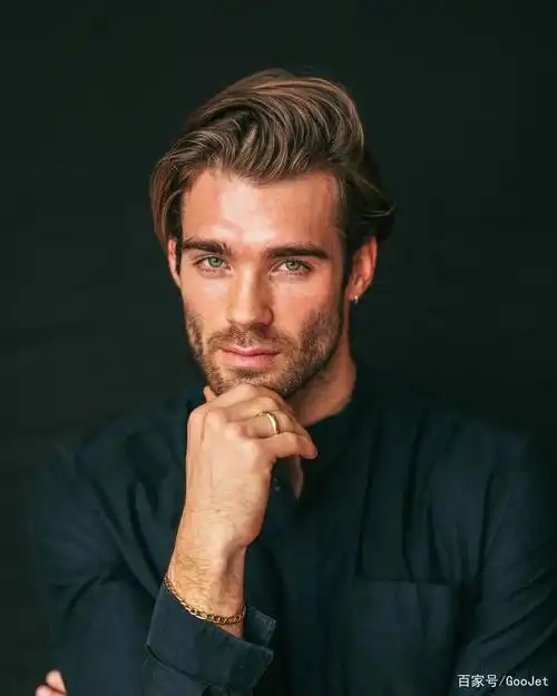 德国男模贾尼斯·丹纳赢得了行业的肯定