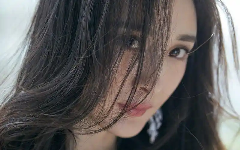 杨幂休闲性感写真图片桌面壁纸