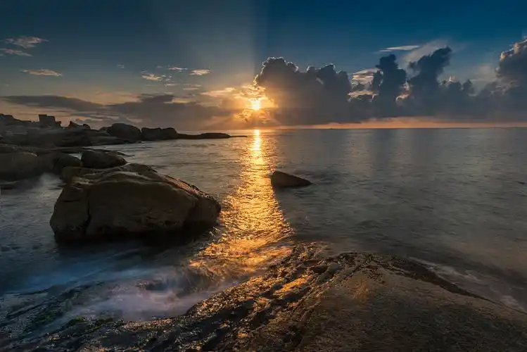 表现南海日出时分的美丽景象图片素材