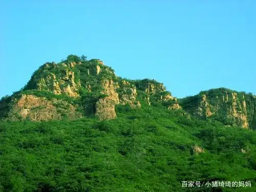 巍峨不屈的高山,威严又挺拔