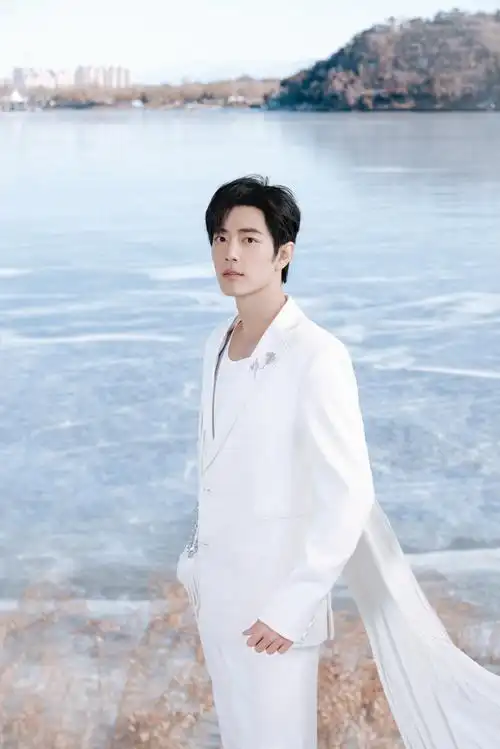 *肖战 简单清新的气质,浅浅的温柔一笑最迷人~  清俊有型的绅士格调