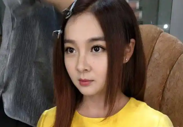 14岁把"初恋"给了释小龙,全网禁止她整容,今27岁长成这样_杨丽晓_时候