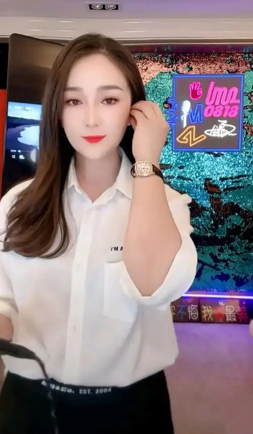 龙梅子-11月25日巡回演唱会 无锡站 《向前走》抬起头向 - 抖音