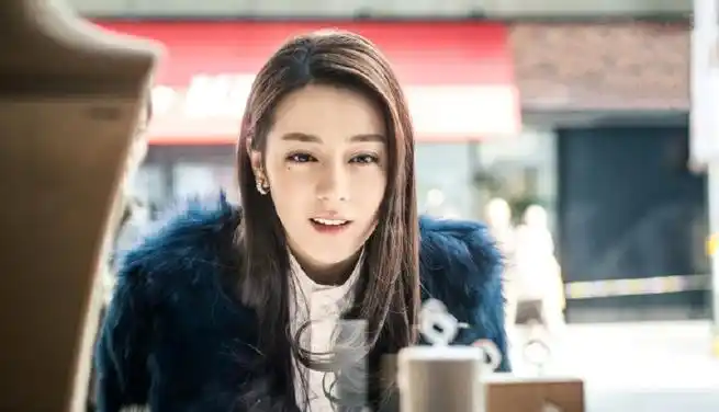 电影《21克拉》迪丽热巴刘佳音努力凑了凑单人的@dear-迪丽热巴