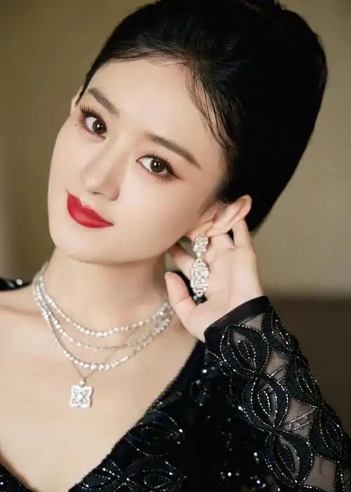 赵丽颖这段时间真是美出新高度.