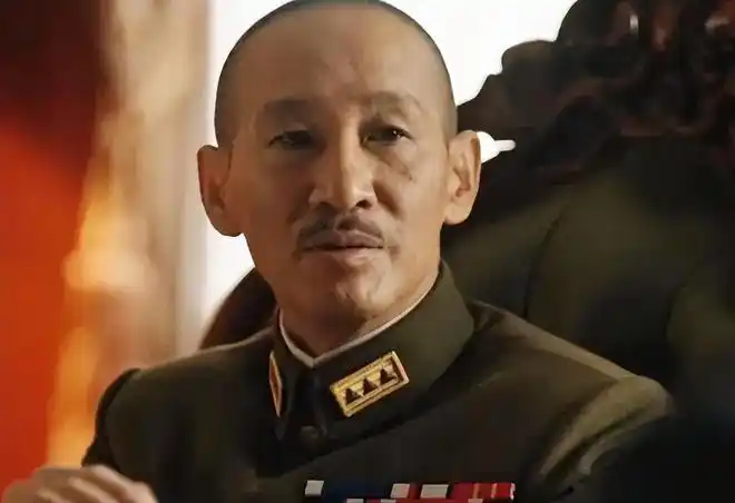 在最后一场戏里,饰演蒋介石的王劲松要面对自己兵败如山倒的失败,奉命